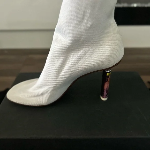 Vetements White and Black Logo Casual Socks - Picture 5 of 13